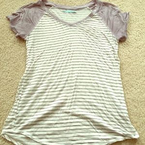 💕 Striped V-Neck